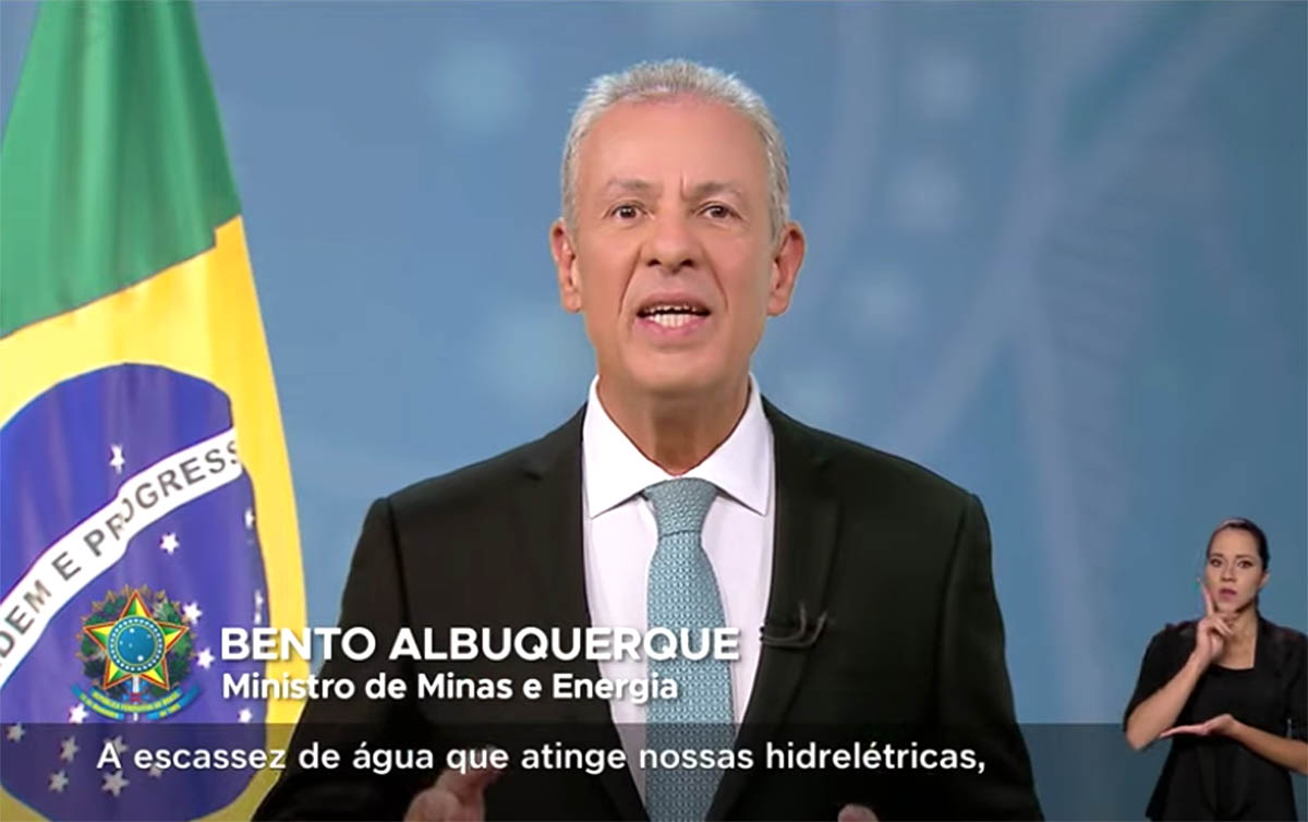 Governo pede 'esforço' de consumidores; Aneel fala em aumento na conta de luz